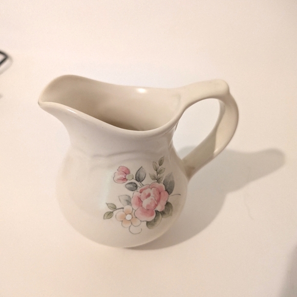 Pfaltzgraff Tea Rose Creamer - Picture 3 of 8